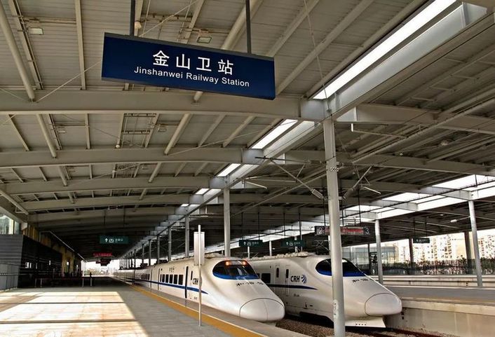 建筑 热门景点上海南站是上海铁路客运的南大门,也是上海铁路枢纽的